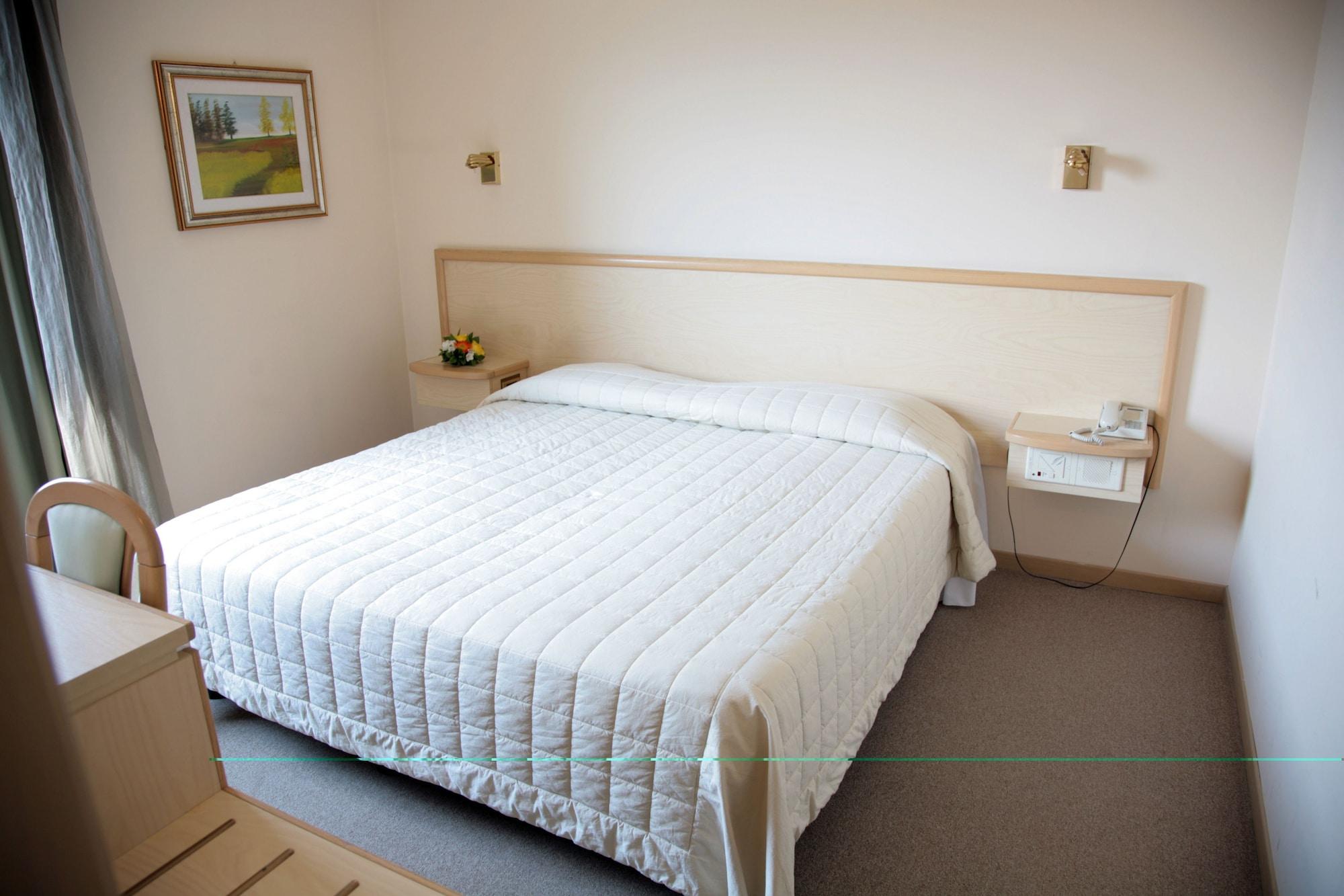 Hotel Bassetto Ферентино Екстериор снимка