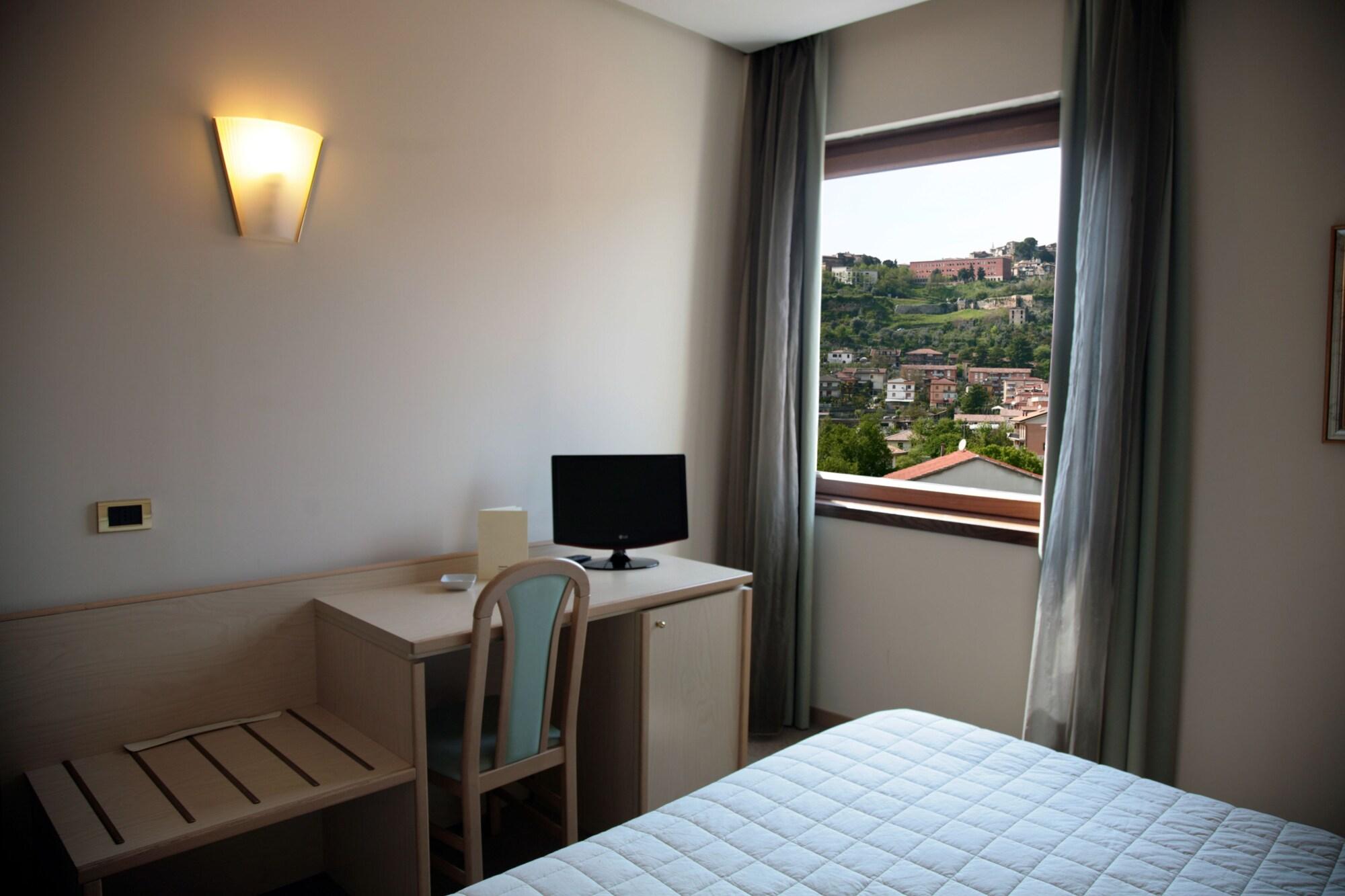 Hotel Bassetto Ферентино Екстериор снимка