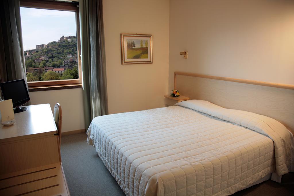 Hotel Bassetto Ферентино Стая снимка