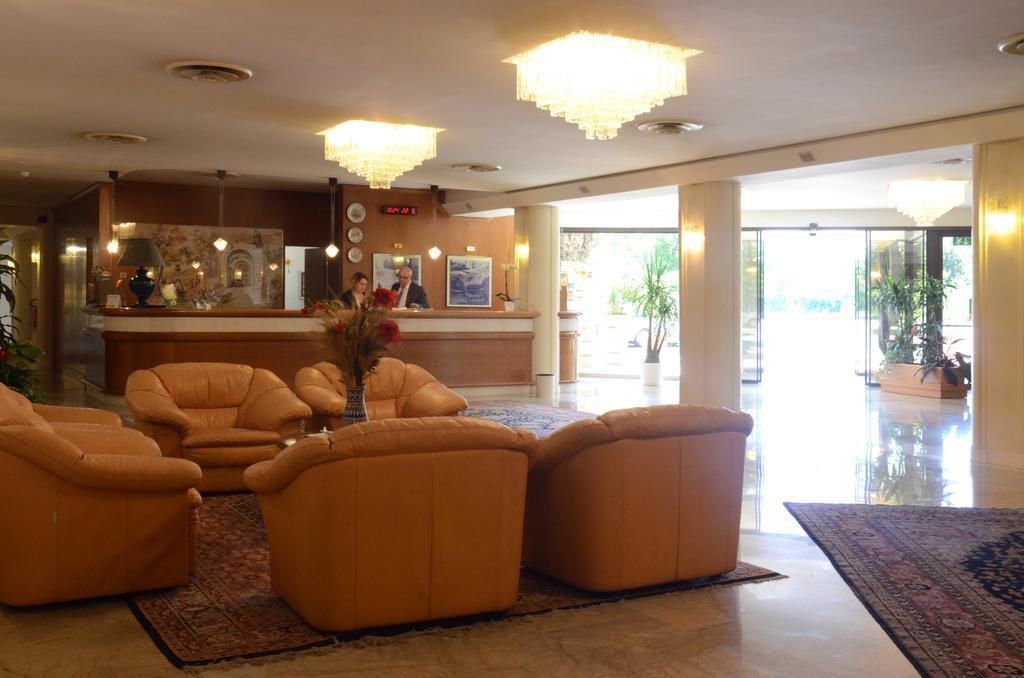Hotel Bassetto Ферентино Екстериор снимка
