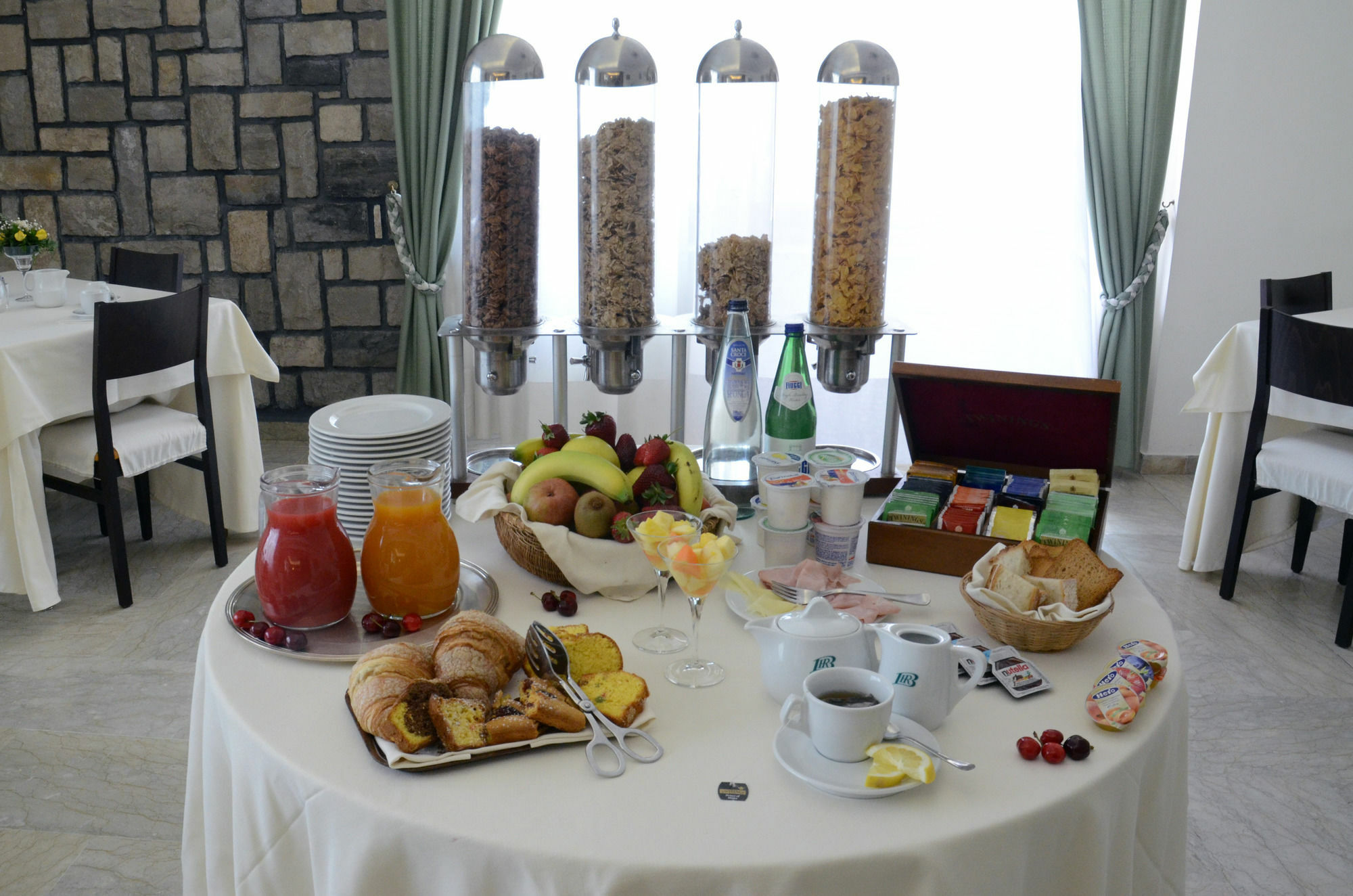 Hotel Bassetto Ферентино Екстериор снимка